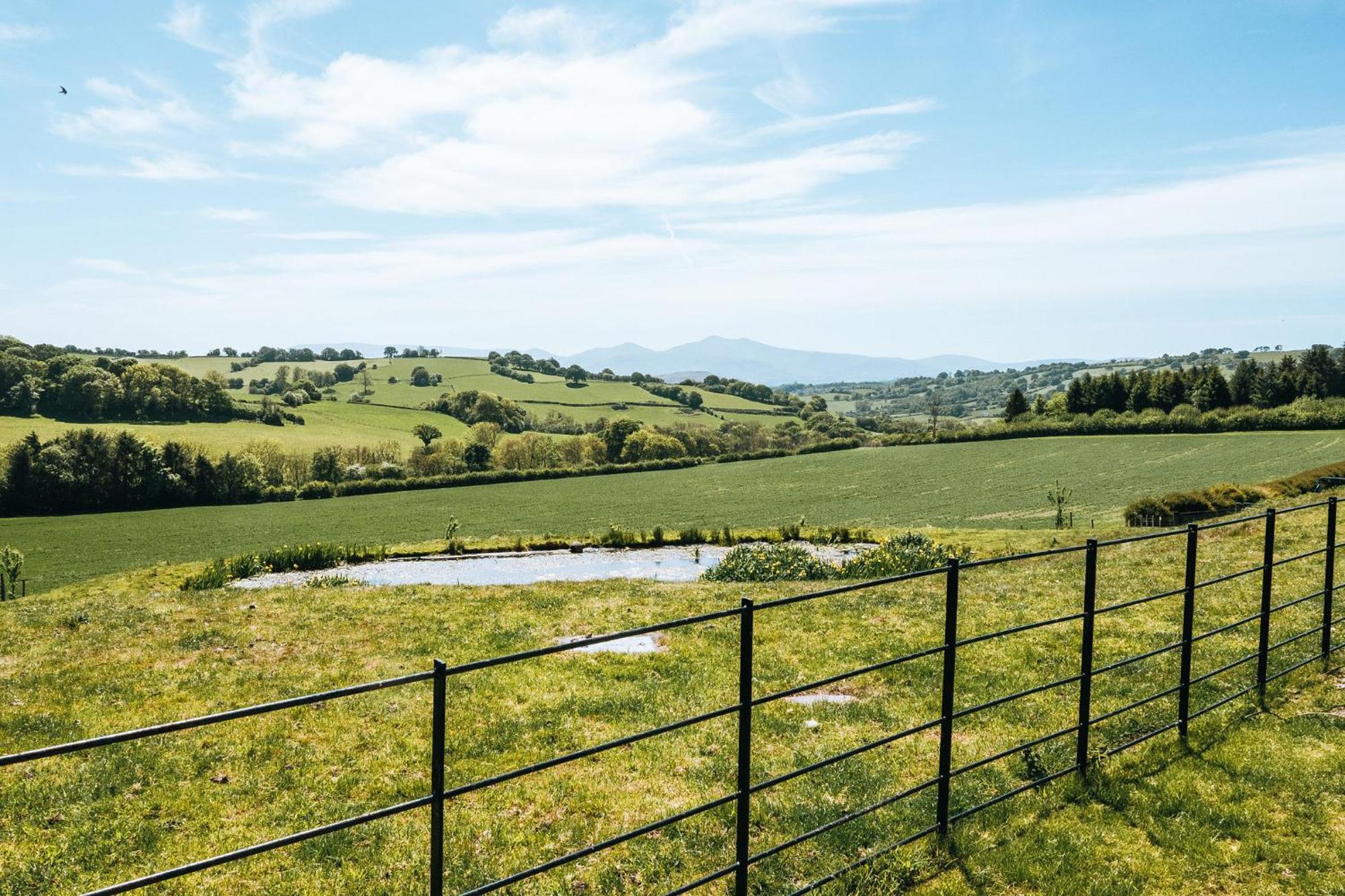 Vale Farm Cottages 布雷肯 外观 照片